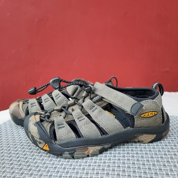 Keen Newport H2 Fisherman Camo Sport Sandals Water Shoe 1 Sneaker Hiking Travel - Picture 1 of 12